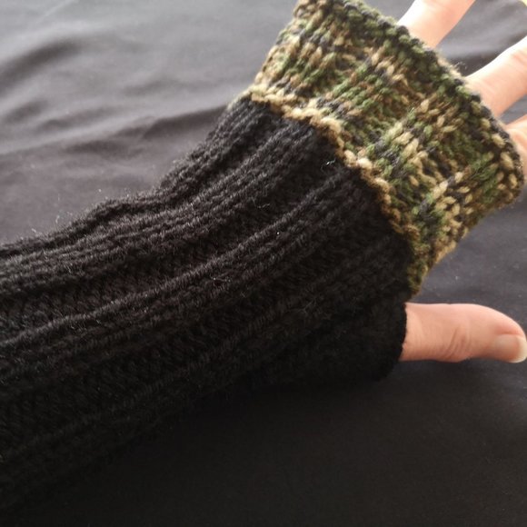 Green Black Camouflage Knit Fingerless Gloves Mittens Armwarmer Made in Canada - Picture 7 of 8